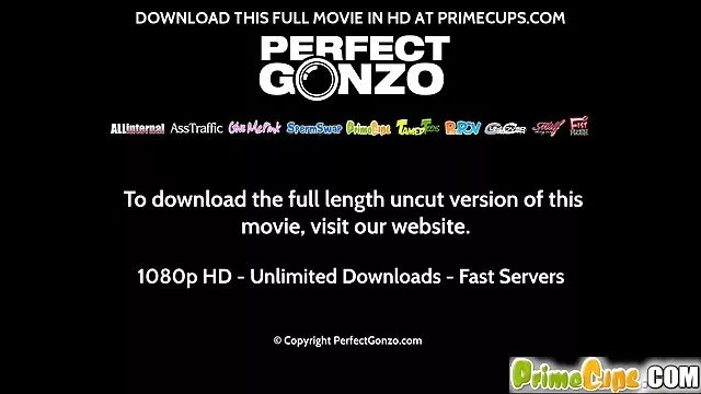 ロシアの女の子のマスクを再生穴、民間チャット