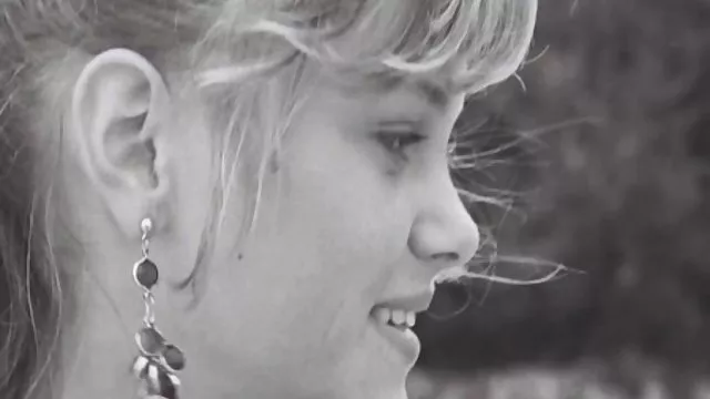 強盗に襲われの女の子が、単に彼女に対しゃま