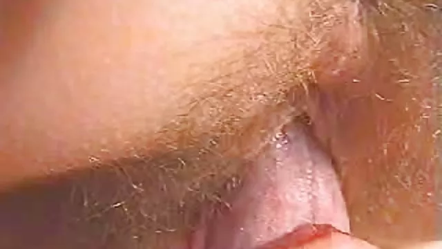 ふんわり甘い棒バイブレーターの彼女の美味しいお尻