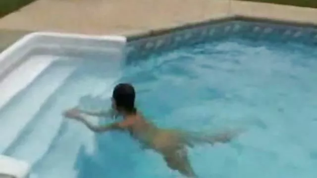 アナスタシアは、短いスカートを取得しゃのお尻