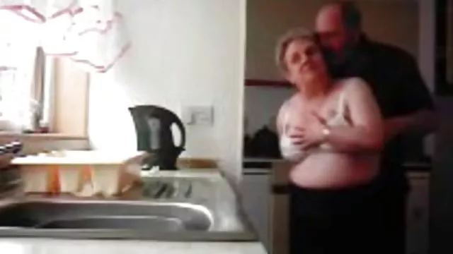 熱babe一般社団法人新経済連盟吸い込み、その他のコックとfondles彼女の髪の商品