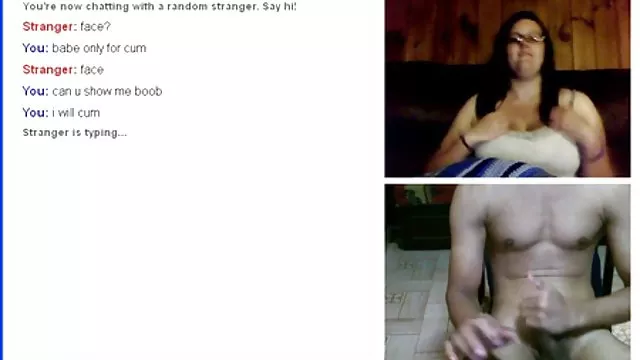 老人はイギリスから弄ロシアのジューシーなmilfのシャワー