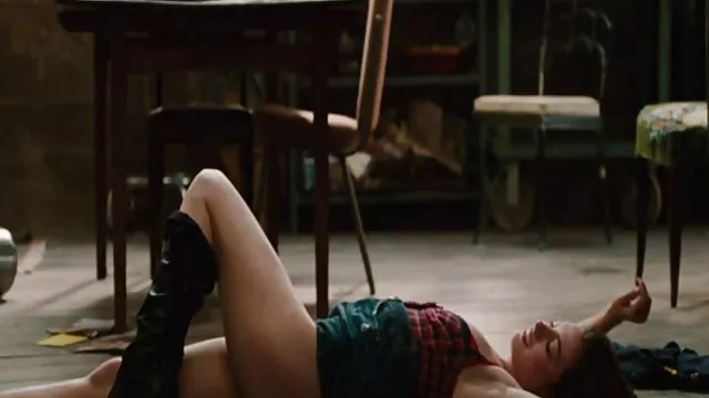 Sarah運指の足のディルドとFucksっ