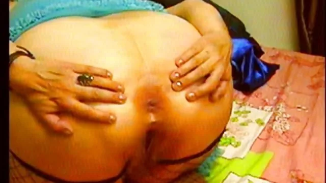 18歳のティーンchpokaet弄るストラップに