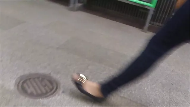 赤ちゃんを積極的に弄と兼彼女の胸