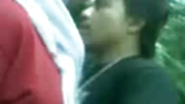 幅の小さいおっぱい積の長いディックのお尻