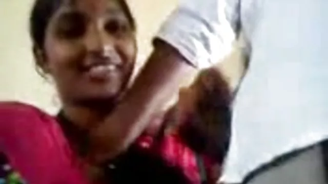 カップルの学生chpokayut Bustyに"カノジョ"の寮