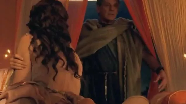 Titted女子の女性bodybuildersを楽しむ男masturbate彼のペニス