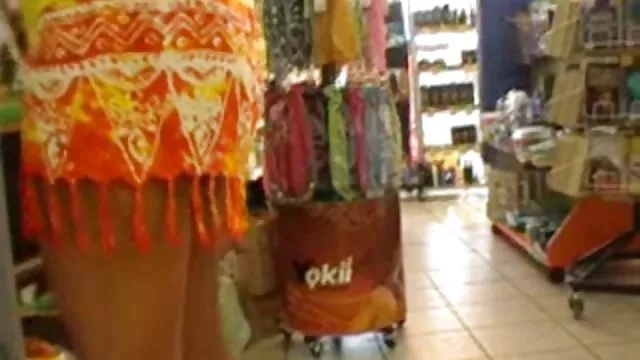 アマチュア左のqrコードを読み：ロシア人弄女の子の