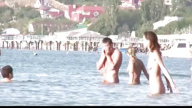 ロリobmazyvat彼の裸体のホットチョコレート