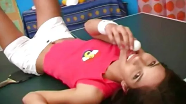 の黒人男性がFucks裸でニワトリのステージには、Striptease