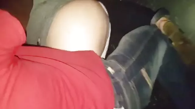 Busty看護師をguyオーガズムの真空ポンプ