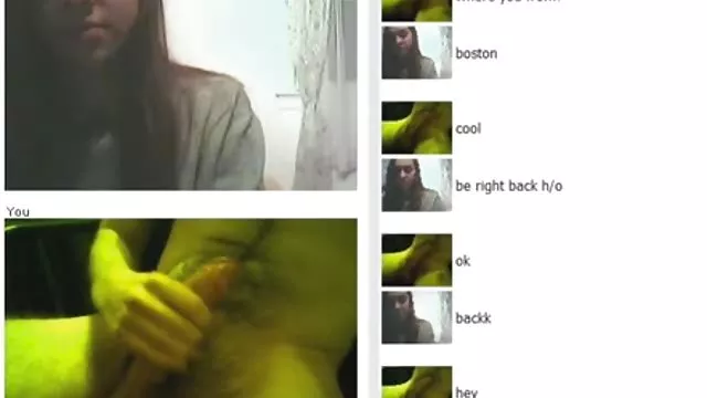 シドニーの愛らしい男cums口に入