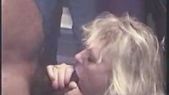 ロシアの学生かきっと滑りと呼ばれる友人の性