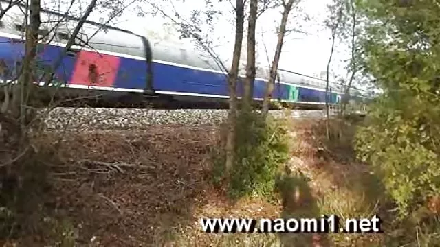 の図裸の姉妹のカメラ