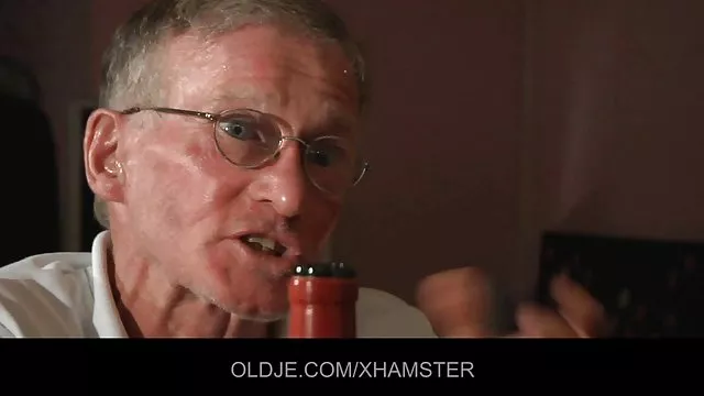 二つの華やかなレズビアンとのcunnilingus