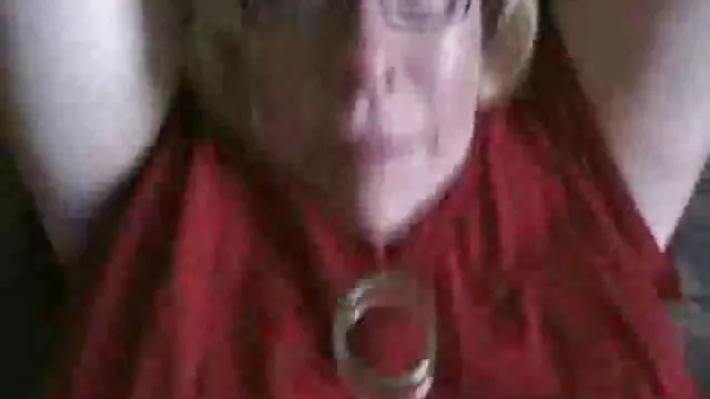 にゃく愚かな森の中の少女