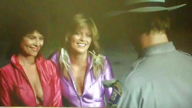 温泉は昼間における男女の夏の庭園