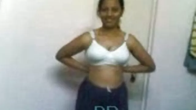 スリム少女のプールを男-助教授