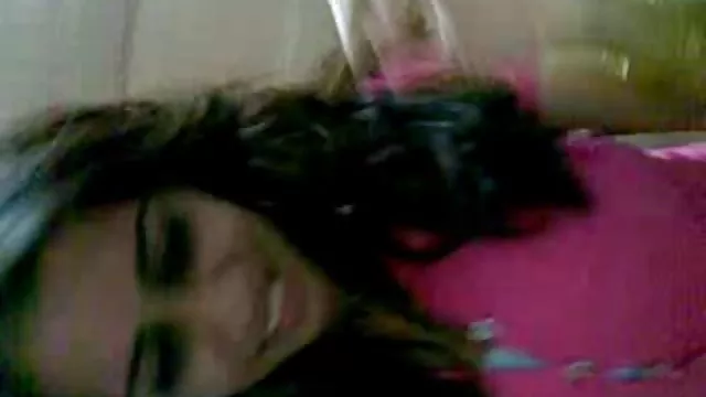 驚きのセクシー女の子がお尻や熱待の体育館でのトレーニング