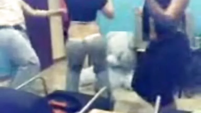 金髪の大きなおっぱいやってるマッサージする男声が待の彼女の