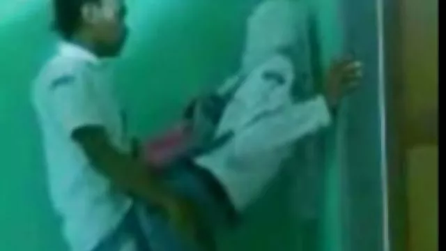 韓国のカップルFucksの消灯