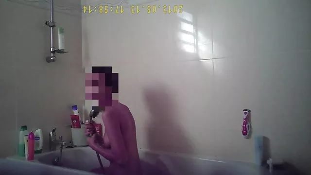 女性のピンクの髪Fucks人おもちゃ