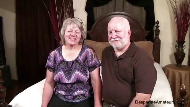 】女子高品質の帽子が単に様々なポージング