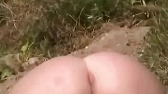 喫煙を大幅に美しいおっぱいライトアップの前にカメラ