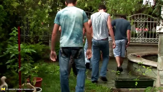 飽くなきゃん二つのレズビアンからウクライナ