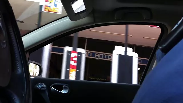 ロシア人の少女とピグテールまたは肛門