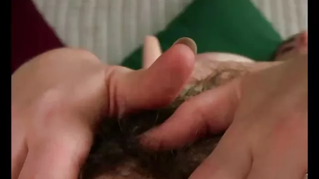 魅了されたお金をニワトリの大きなお尻