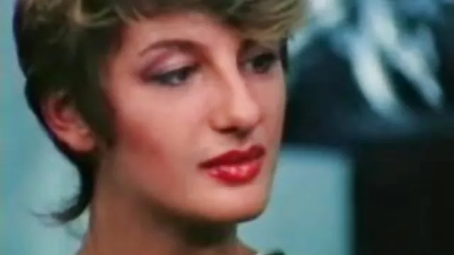 夫ゃ彼の美しい妻朝のベッドで