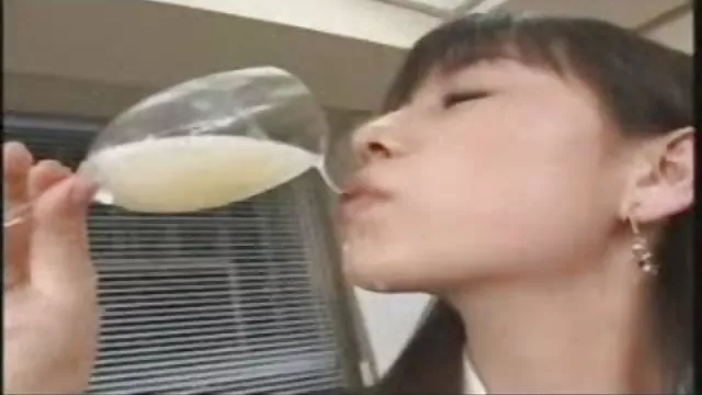 裸の女性の撮影に隠れたカメラの天風呂