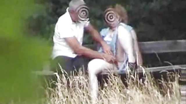 ロシアの少女に魅了され、ハンサムガイ