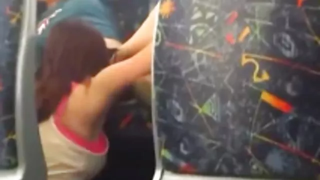 青少ないシャイなのmasturbateカメラの前に