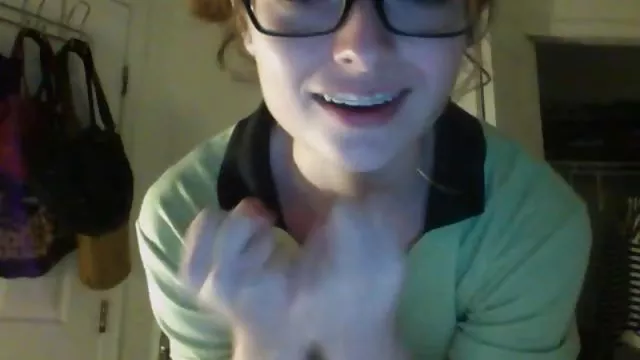 女性の大きい乳房のクリスマスの願い艶