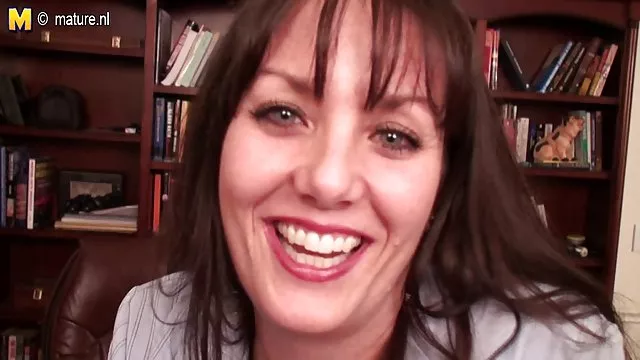 18歳bitchのガを教える女性