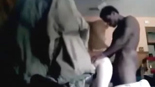 美肛門性と若いニワトリセクシーなショーツ