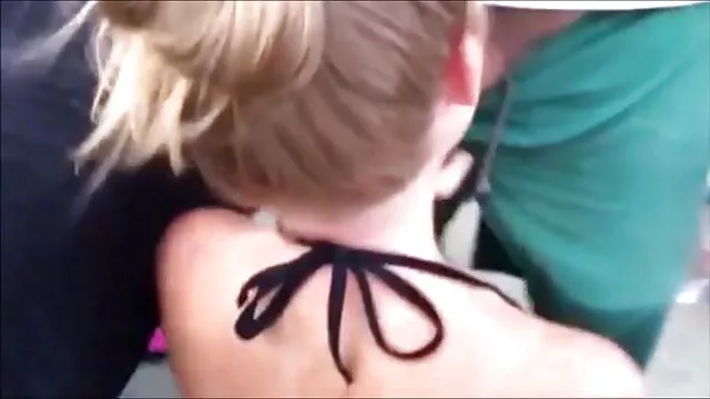 女の子Masturbates,reminiscing素晴らしい夜恋人