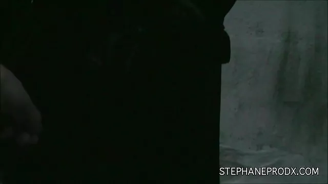 金髪の少女めに吸い込みディック