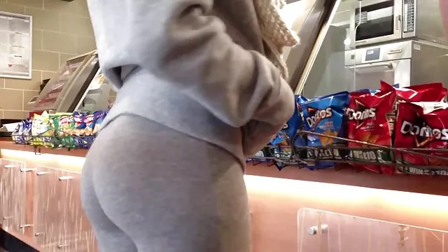 蒸し暑チェコと彼女巨乳搾り