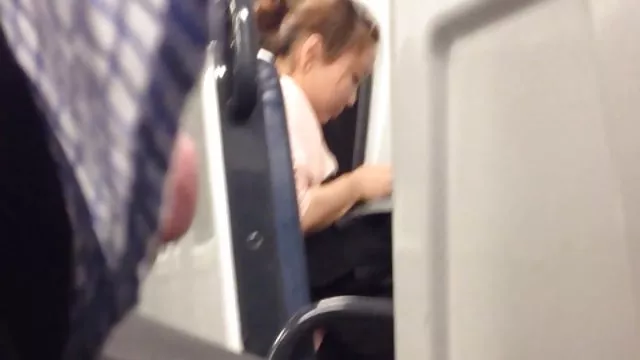 少女と小さなおっぱいに屋