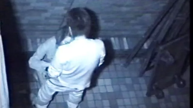 ニワトリがないという考えのロッカールームが設置され隠しカメラ