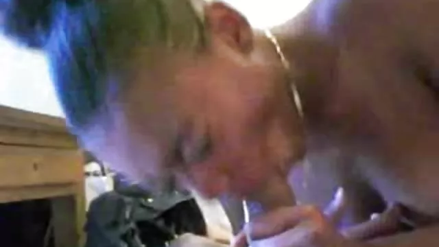 日本の女の子吸ディックおよびジャンプでの