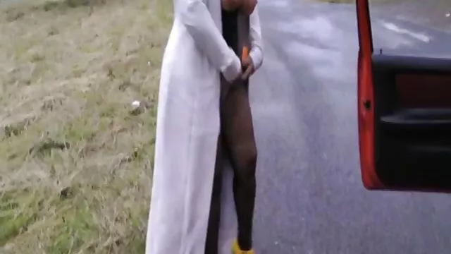 Tattooed女子大きなおっぱいを示して個人Cam喉Blowjob