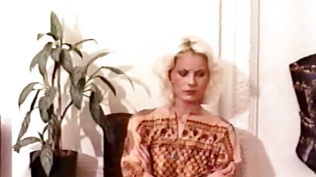 18歳の少女とコンにジャンプのペニスの経験豊富な男性