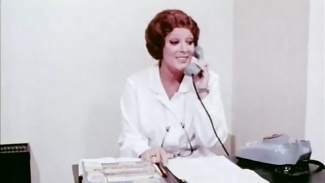 ロシアの女性で高品質なポージングカメラ