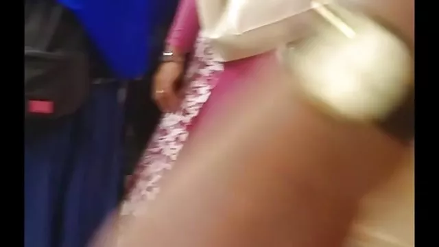 黒人男性が熱心に爪白bitchブランデー