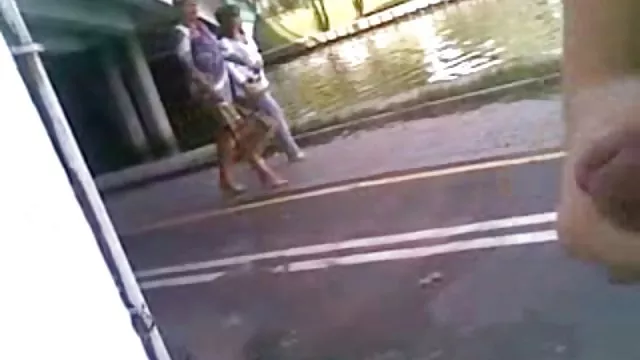 成熟したレズビアン、ラテックスと楽しく婦人の迷惑